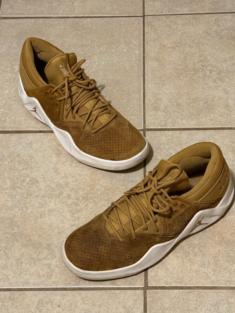 Jordan Flight Fresh Premium Golden Harvest Wheat Men's Size 9 US.